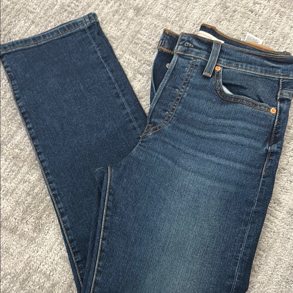 Levi’s wedgie straight ankle Jeans